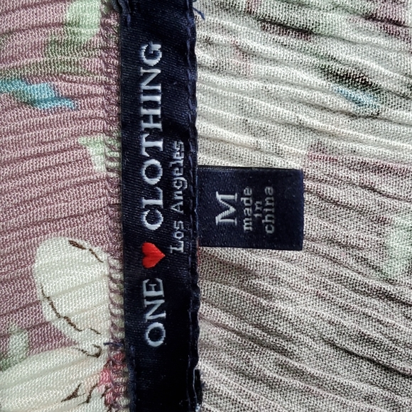 EUC One ❤️ Clothing top - Picture 2 of 3